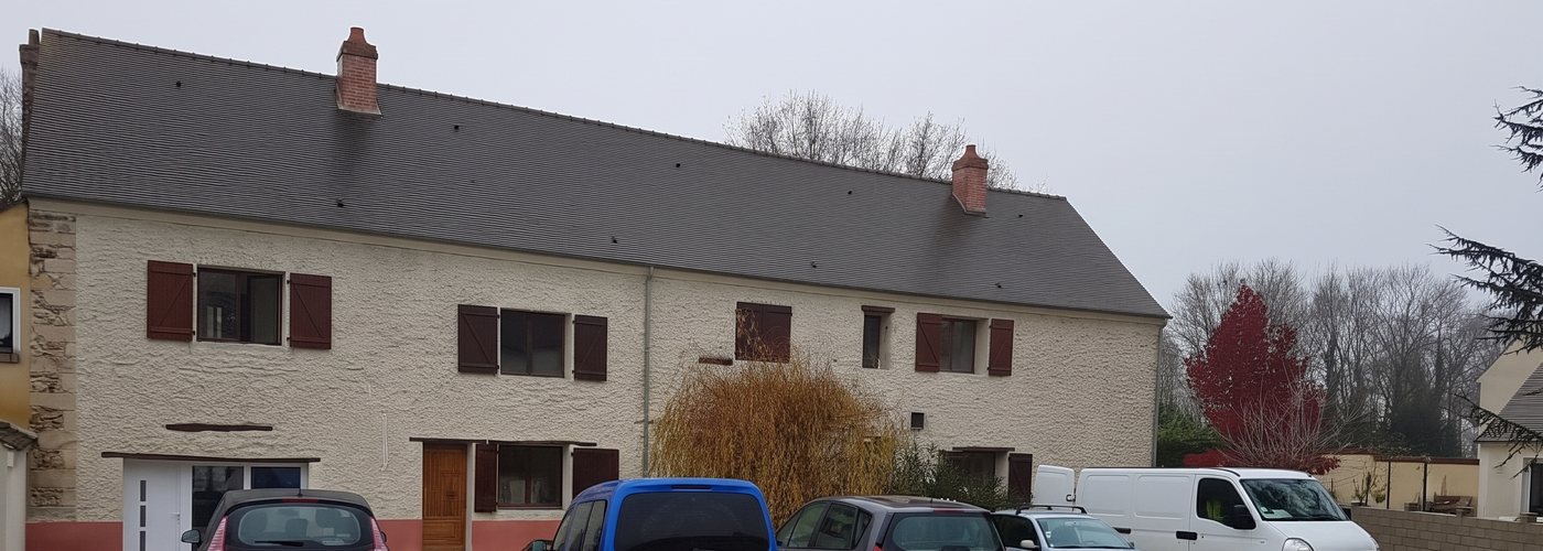 La maison et le corps de ferme de Mortcerf après le ravalement, côté cour