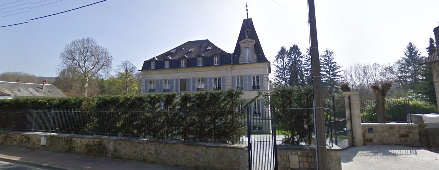 Le manoir de Presles vu depuis la rue, après sa transformation en seize logements